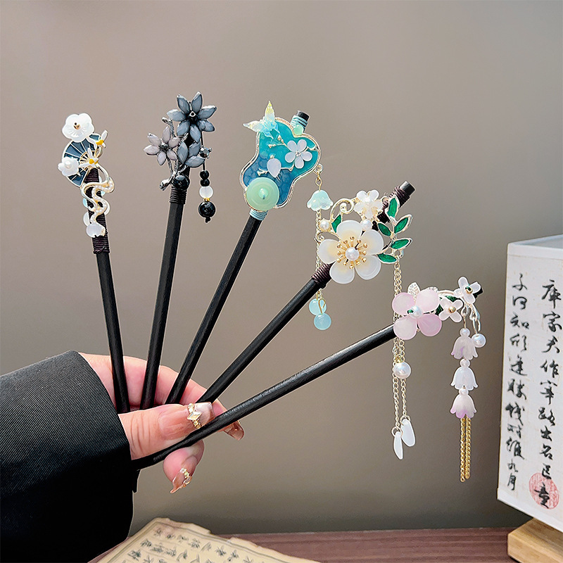 Tech Accessories Women - Klassieke kwastje haarstokje zwarte houten bloem