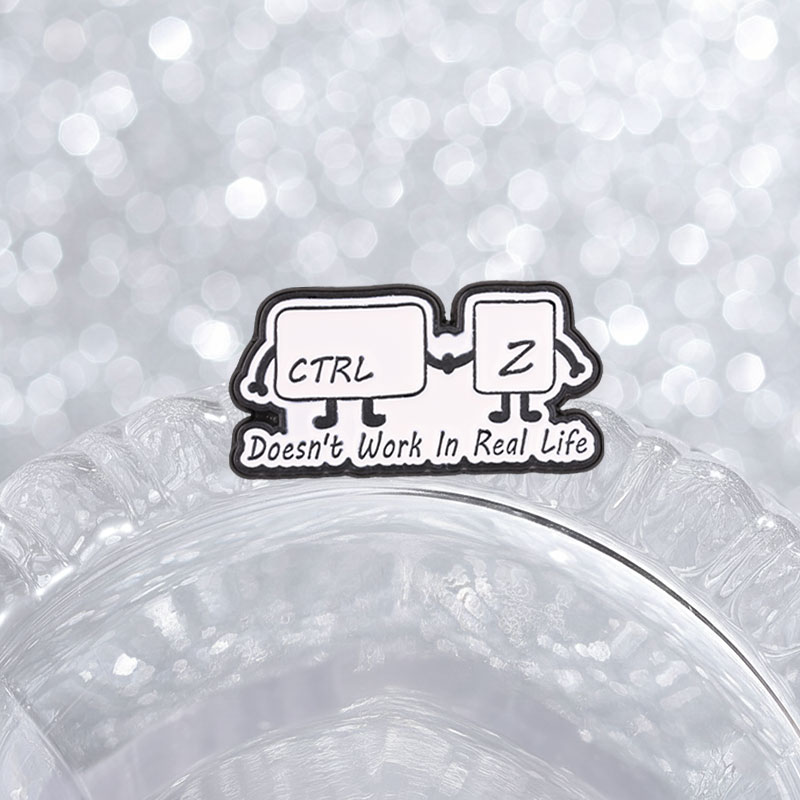 Grappige Tech Meme Emaille Pin - Tech Accessories For Work recensie en prijs